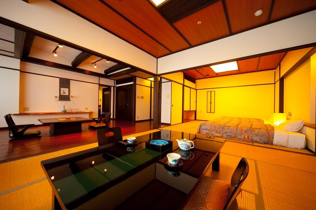 Hotel Sansuikan Beppu Værelse billede
